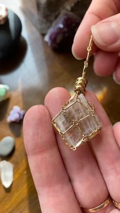 Lattice Sunstone, Wire Wrap Jewelry Designs, Wire Wrapped Jewelry Diy, Wire Jewelry Tutorial, Wire Jewelry Designs, So Satisfying, Beaded Jewelry Tutorials, Diy Wire Jewelry, Wire Work Jewelry