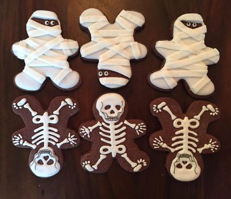 Gingerbread Halloween, Halloween Sugar Cookies Decorated, Dulces Halloween, Halloween Cookies Decorated, Halloween Sugar Cookies, Halloween Baking, Sugar Cookie Designs, Halloween Goodies, Fall Cookies