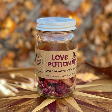 Love is in the air! Celebrate Valentine's Day with your friends or significant other while sipping on our limited edition Love Potion infusion kit. Mixed berries, rose, and spiced sugar come together in this delicious combination that will take your cocktail to the next level. The Love Potion infusion kit includes: blueberries, blackberries, strawberries, rose petals, and angostura bitters-infused sugar. Just add your own spirits (alcohol not included) and follow 3 easy steps to infuse: fill, st Spirits Alcohol, Mason Jar Gifts Recipes, Mocktail Ideas, Cocktail Jars, Mixology Kit, Alcohol Infusion, Infused Liquors, Valentine Cocktails, Homemade Dry Mixes