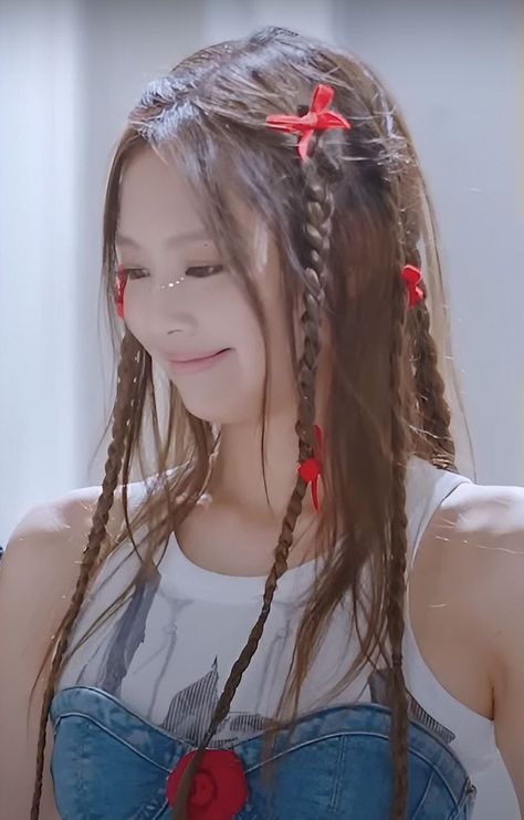 Jennie Kim Braids, Jennie Messy Hair, Kpop Hairstyles Girl, Korean Hair Ideas, Idol Hairstyle, K Pop Hairstyles, Hair Stayl, Hairstyle Girl, Korean Hairstyles