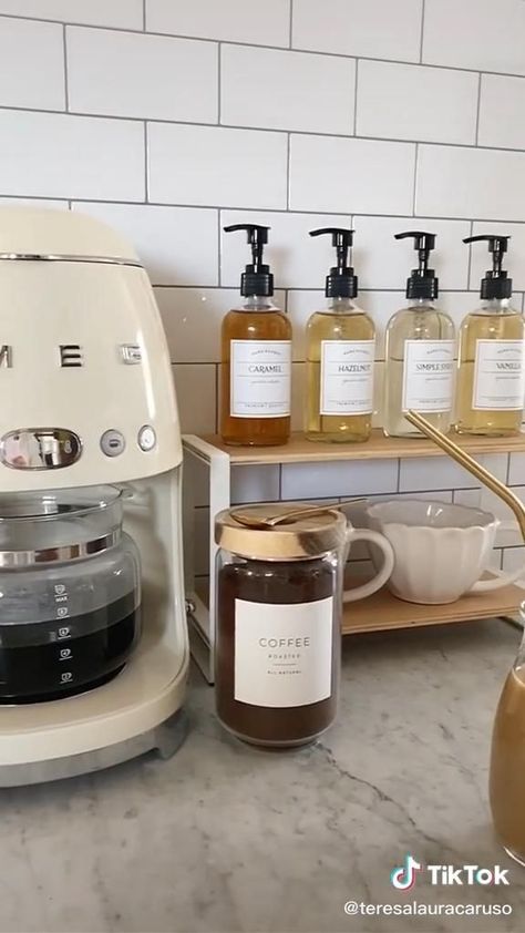 Coffee Corner In Small Kitchen, Tea Station Organization, At Home Coffee Bar Ideas, Coffee Station Countertop, At Home Coffee Station, Home Drink Station, Dorm Room Coffee Station, Apartment Coffee Station, Coffee Corner In Kitchen