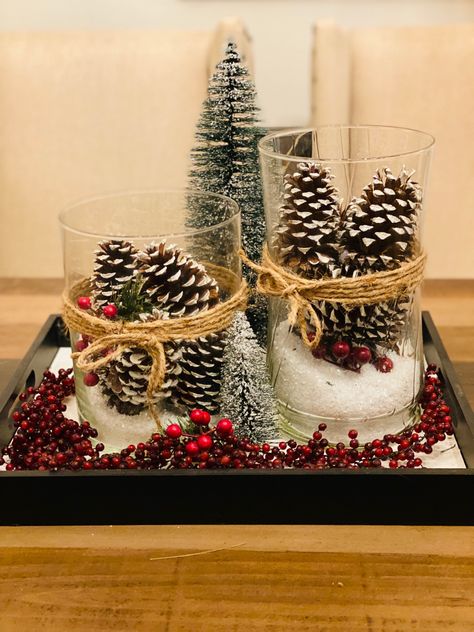 Christmas Vase Centerpieces For Table, Christmas Centrepiece Ideas Diy Table Decorations, Vase Decorating Ideas For Christmas, Clear Vase Christmas, Christmas Centre Pieces Diy, Small Christmas Table Centerpieces, Vase Christmas Decorations, Simple Christmas Centerpieces Diy, Easy Christmas Centerpieces For Table