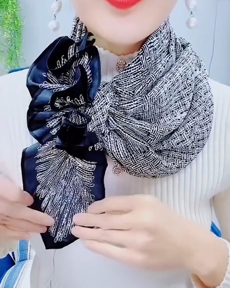 How To Tie Scarves Around Neck, Ways To Tie A Scarf Around Your Neck, How To Tie Scarf Around Neck, How To Tie A Scarf Around Your Neck, Tying Scarves, Ways To Tie Scarves, Scarf Ideas, Tie A Scarf, Neck Scarf Tying