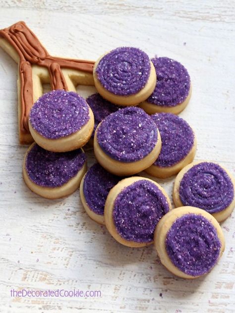 To make the grapes, pipe a purple (or green) spiral on a circle cookie to fill the cookie with icing. Description from thedecoratedcookie.com. I searched for this on bing.com/images Grape Cookies, Purple Party Foods, Oatmeal Cranberry Cookies Recipe, Purple Treats, Purple Desserts, Purple Cookies, Oatmeal Cranberry Cookies, Cookies To Make, Grape Nuts