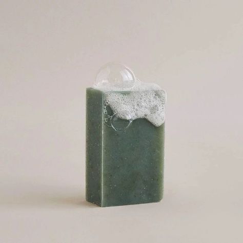 Soap Photography, Eco Friendly Makeup, Cosmetics Photography, Solid Shampoo, Beauty Products Photography, Beauty Games, Soap Packaging, Shampoo Bar, Best Brands