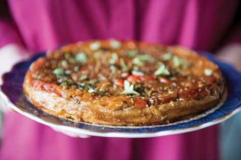 Tomato Tart Tatin from Julia Reed's South from Rizzoli | Gardenista Tomato Tarte Tatin, Julia Reed, Tart Tatin, Southern Tomato Pie, Tomato Dishes, Summertime Recipes, Tomato Tart, Southern States, Tomato Pie