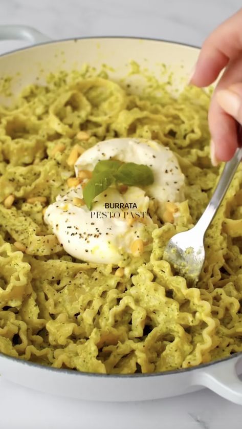 Burrata Recipes, Recipes Using Pasta, Burrata Recipe, Pesto Pasta Recipe, Pasta Sauce Homemade, Pesto Pasta Recipes, Best Italian Recipes, Pesto Pasta, Homemade Pasta