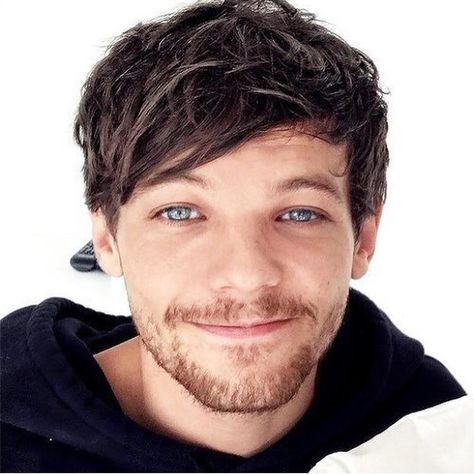 The fact that his eyes are actually that blue ... Luis Tomlinson, Louis Tomlinson Eyes, One Direction Fotos, Waterloo Road, One Direction Louis, One Direction Photos, Louis (one Direction), Louis And Harry, One Direction Pictures