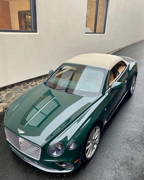 Bentley Greenwich on Instagram: “Sales Specialist @7scoobasteve just delivered this unique 2020 Bentley Continental GT Convertible V8! Finished in Barnato Green over a…” Old Vintage Cars, Mercedes Sl, Lux Cars, Bentley Car, Super Luxury Cars, Classy Cars, Bentley Continental, Best Luxury Cars, Fancy Cars