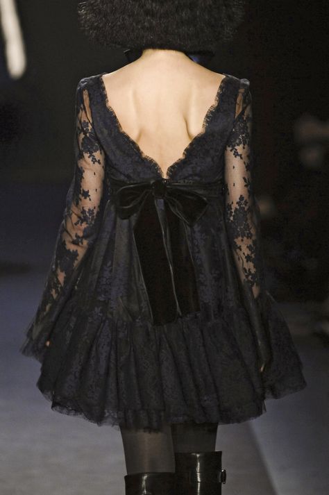 metamorphosis-style: Akiko Ogawa Fall 2008 Lace Dress Black Short, Bianca Dress, Celebrity Stylist, Soft Grunge, Dark Fashion, Mode Vintage, Dress Lace, Looks Style, Outfits Casuales