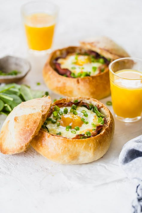 Egg Bread, Breakfast Photography, Breakfast Cafe, Brunch Table, Seasoned Bread Crumbs, Bread Bowls, Egg Breakfast, Breakfast Buffet, Hearty Breakfast