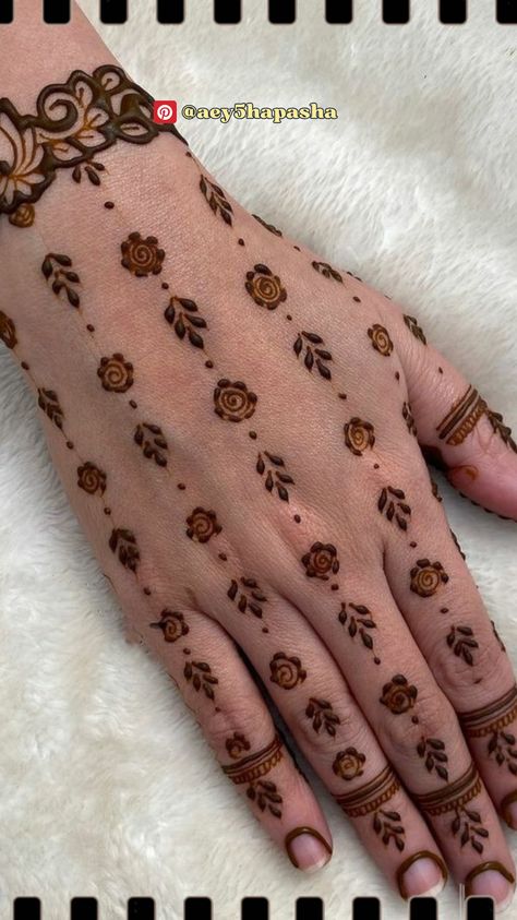 #SleekChicMehndi #TrendyBackhandMehndi #EidHennaTrends #ChicEidDesigns #SleekHennaArt #ModernMehndi #Eid2024Trends #StylishMehndi #MinimalistHenna #FashionForwardEid Simple Backhand Mehndi Designs, Modern Mehndi Designs 2024 Back Hand, Minimal Mehandi Design, Mehndi For Eid, Simple Mehndi Designs Front Hand, Minimal Mehendi, Mehandi Ideas, Minimal Mehndi, Mehndi Design Front Hand