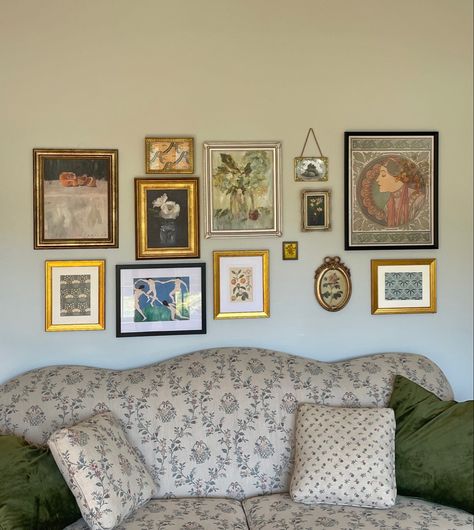 Room Decor Ideas Eclectic, Gallery Wall Impressionist, Eclectic Decor Aesthetic, Vintage Boho Eclectic Decor, Aesthetic Apartment Wall Decor, Sophisticated Gallery Wall, Gallery Wall Lake House, Small Eclectic Home, Nyc Prewar Apartment Decor