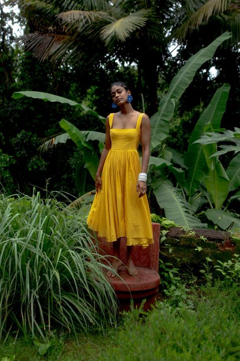 Beautiful and sustainably made by The Jodi Life. Shop on endless world! Marigold Dress, Pleated Midi Dress, Looks Vintage, Outfits Casuales, Yellow Dress, Primavera Estate, Second Skin, Guest Dresses, Pleated Dress