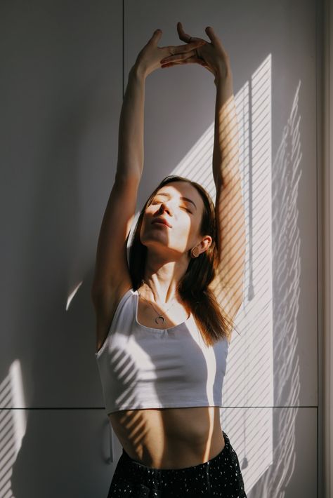 woman in white tank top standing beside white wall photo – Free Barcelona Image on Unsplash Holistic Lifestyle, Body Balance, Mind Body Connection, Body Picture, Workout Aesthetic, Holistic Wellness, Body Image, Perfect Body, Women's Fitness