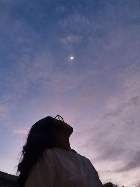 girl looking up at the moon Looking At The Sky Aesthetic, Girl With Moon Aesthetic, Looking At Sky Pose, Girl Looking Up, Girl Looking Up At Sky, Look At The Moon Person, Moon Girl Aesthetic, Moon And Girl, Looking At Stars