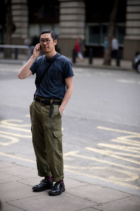 Japanese Fashion Men, Outfits For Males, Military Style Outfits, London Fashion Week Street Style Men, Military Style Man, London Fashion Week Mens, Men's Street Style, Olive Pants, Mens Fashion Rugged