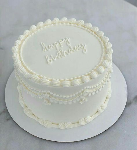 Bolo Vintage, Perfect Wedding Cake, White Birthday Cakes, Vintage Birthday Cakes, White Cakes, Elegant Birthday Cakes, Dream Wedding Cake, Wedding Cake Ideas, Mini Cakes Birthday