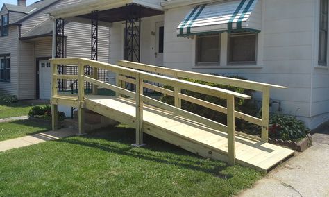 Handrails Handicapped Deck Ideas, Disabled Ramps, Modular Installation, Wheelchair Ramp Diy, Porch With Ramp, Wheelchair Ramps For Home, Accessible House Plans, Wheelchair Ramp Design, Outdoor Ramp