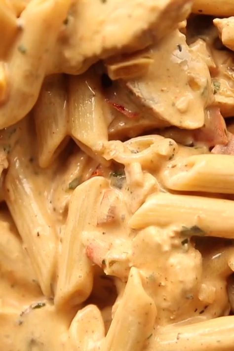 Simple Pasta Recipes, Pasta Recipes Easy Fast, Creamy Cajun Chicken Pasta, Creamy Cajun Pasta, Creamy Cajun Chicken, Fest Mad, Beef Ground, Cajun Pasta, Cajun Chicken Pasta