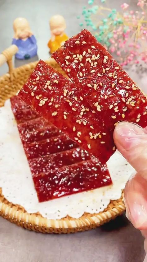 Simple Marinade, Pork Jerky, New Years Appetizers, Chinese Snacks, Minced Pork, Chinese Recipe, Parchment Paper Baking, Yummy Chicken Recipes, Chinese Cooking