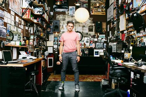 Casey Neistat YouTube Nike Filmmaker Casey Neistat Office, Youtube Backdrops, Casey Neistat, Video Backdrops, Environmental Portraits, Studio Interior, Diy Youtube, Studio Space, Home Office Design