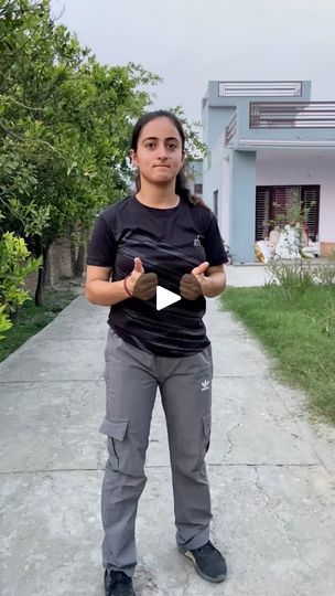 24K views · 1.5K reactions | How to defend yourself in situations #selfdefense #girlpower #video #womenfighter | Selfdefensewithbs | Selfdefensewithbs · Original audio How To Defend Yourself, Self Defense Tips, Self Defense, Girl Power, Defense, Audio, The Originals