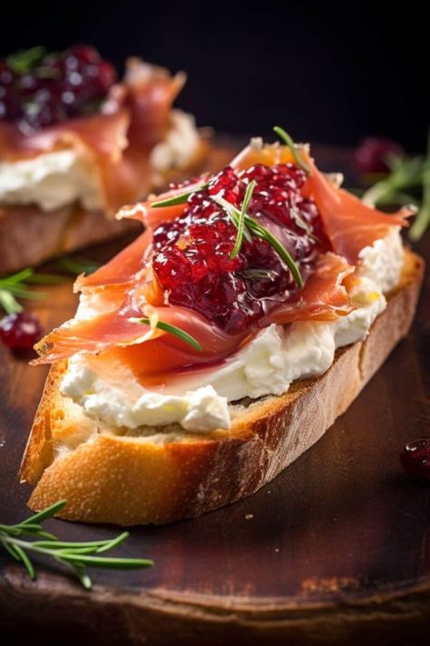 Cozy Christmas Dinner, Easy Christmas Dinner Ideas, Cranberry Crostini, Bruchetta Appetizers, Prosciutto Crostini, Christmas Dinner For Two, Prosciutto Appetizer, Fancy Appetizer Recipes, Easy Christmas Dinner