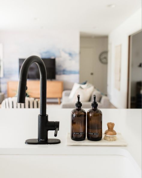 My favorite way to elevate kitchen necessities: 1. Decant dish and hand soap into amber glass dispensers and add a label 2. Buy a pretty sponge and/or scrubber 3. Corral every day sink items on a tray! http://liketk.it/3eHMC #liketkit @liketoknow.it @liketoknow.it.home #LTKhome #LTKunder50 Kitchen Soap Dispenser Tray, Dish Soap And Hand Soap Dispenser, Dish Soap And Sponge Tray, Dish And Hand Soap Dispenser, Amber Glass Soap Dispenser Kitchen, Hand Soap Dispenser Kitchen, Dish Detergent Dispenser Ideas, Kitchen Sink Dish Soap Organization, Kitchen Sink Soap Organization