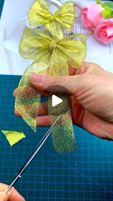 paper crafts creator on Instagram: "The double-layer bow tying method is so easy to know at a glance. #handmade #Bowknottyingmethod #handmade #diy paper craft" 4 Loop Bow Diy How To Make, How To Make A Easy Bow, Hand Tied Bows Tutorial, How To Make Easy Bows, How To Tie A Double Bow With Ribbon, Ribbon Design Ideas, How To Make A Double Bow, How To Tie A Bow, How To Make A Bow