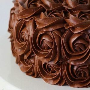 Whipped Chocolate Buttercream, I Am Baker, Icing Frosting, Torte Cupcake, Cupcakes Decorados, Chocolate Buttercream Frosting, Cupcake Frosting, Clotted Cream, Cake Icing