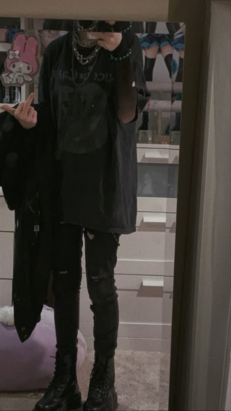 Dark Grunge Aesthetic Clothes, Alternative Grunge Aesthetic, Goth Grunge Aesthetic Outfits, Grunge Eboy Aesthetic, Boy Hair Ideas, Dark Grunge Aesthetic Outfits, Emo Outfits Aesthetic, Grunge Emo Outfits, Emo Grunge Outfits