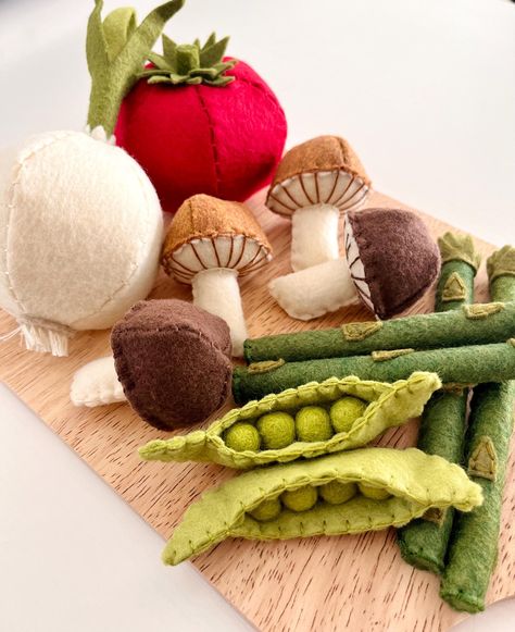 Felt Asparagus, Felt Play Food, Play Kitchen, Felt Food Set, Montessori Learning, Felt Vegetables, Play Garden, Handmade Toys - Etsy Diy Felt Vegetable Garden, Felt Fruits And Vegetables, How To Make Felt Play Food, Fabric Play Food Diy, Montessori Felt Toys, Felt Food For Play Kitchen, Felt Grocery Store, Fabric Food Toys, Fabric Play Food