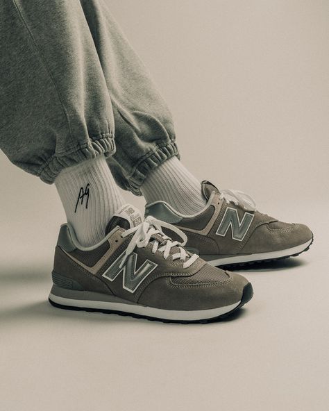 Vintage Essentials, New Balance Shoes Men, Noxus League Of Legends, Nb Sneakers, Best Sandals For Men, Nb Shoes, New Balance Outfit, Basket Vintage, Balance Sneakers