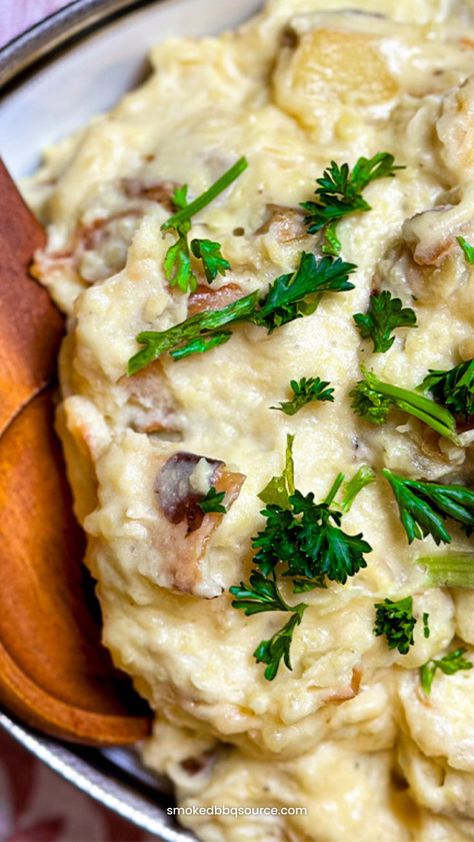 Smoked mashed potatoes for Christmas topped with green herbs. Mashed Potatoes For A Crowd, Smoked Mashed Potatoes, Potatoes For Christmas, Potatoes For A Crowd, Horseradish Mashed Potatoes, The Best Mashed Potatoes, Smoked Garlic, Smoked Prime Rib, Recipes For The Grill