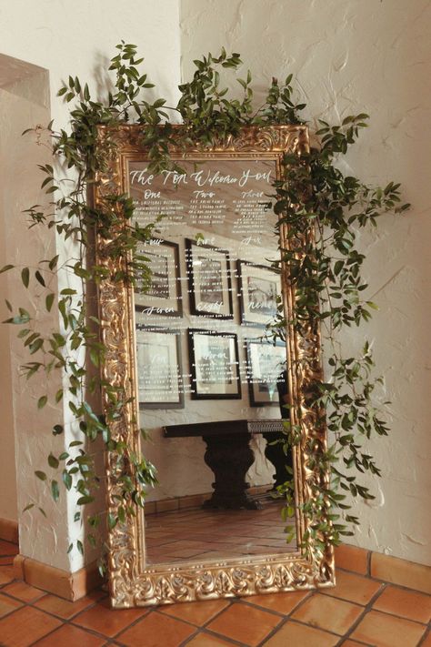 Bridgerton Style Wedding Decor, Old Fashioned Wedding Ideas, Bridgerton Wedding Reception, Bridergton Wedding Theme, Brigerton Wedding Theme, Regency Core Wedding, Bridgerton Wedding Table Setting, Bridgerton Decoration Ideas, Bridget Ton Wedding