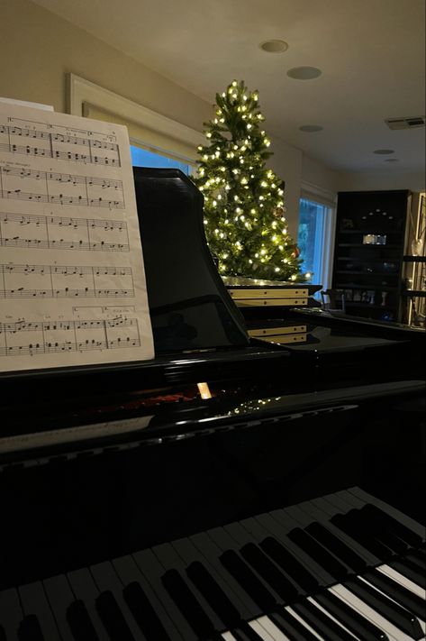 Xmas Music Aesthetic, Christmas Jazz Aesthetic, Jazz Christmas Aesthetic, Piano Sheet Music Aesthetic, Jazz Music Aesthetic, Rich Christmas Aesthetic, Christmas Music Aesthetic, Sheet Music Aesthetic, Lena Core