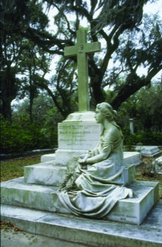 Savannah Historic District, Bonaventure Cemetery, Cemetery Angels, Cemetery Monuments, Cemetery Statues, Visit Savannah, Cemetery Headstones, Old Cemeteries, Cemetery Art