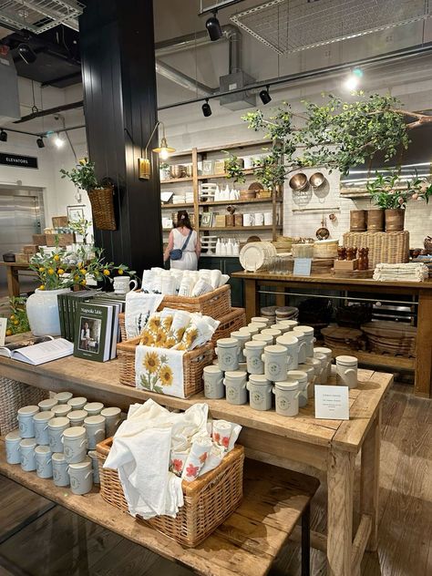 Small Farm Store Ideas, Home Decor Retail Store, Boutique Retail Display, Farm Shop Display, Cute Store Aesthetic, French Grocery Store, Apothecary Store Aesthetic, Luxury Boutique Interior Store Design, Mercantile Store Ideas