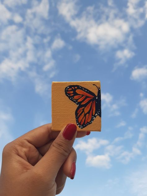 Ideas To Paint On Tiny Canvas, Mini Painting Canvas Ideas, Tiny Canvas Drawings, Matching Mini Canvas Art, Mini Canvas Butterfly Painting, Mini Canvas Art Butterfly, Mini Canvas Inspiration, Small Couple Painting Ideas, Tiny Easy Paintings