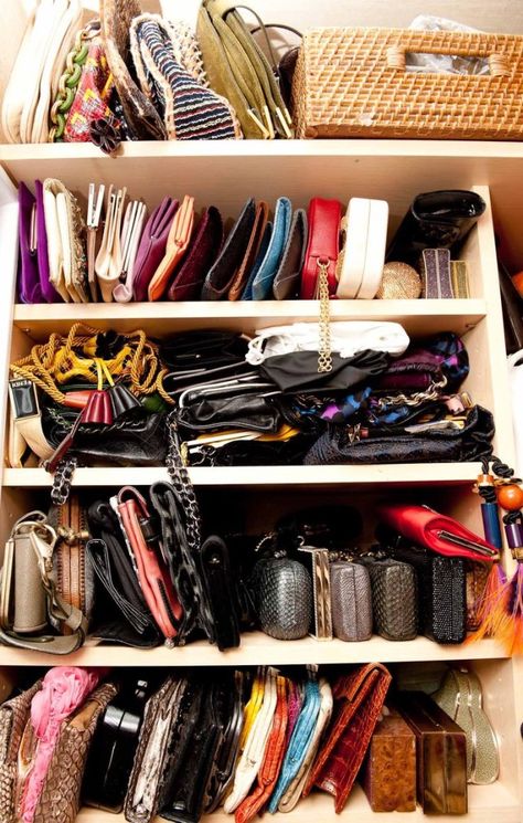 25 Ways to Organize Purses Organizing Purses In Closet, Handbag Rack, Tas Vintage, Deep Closet, Bag Closet, Organized Closet, Small Closet Space, Closet Built Ins, Diy Organizer