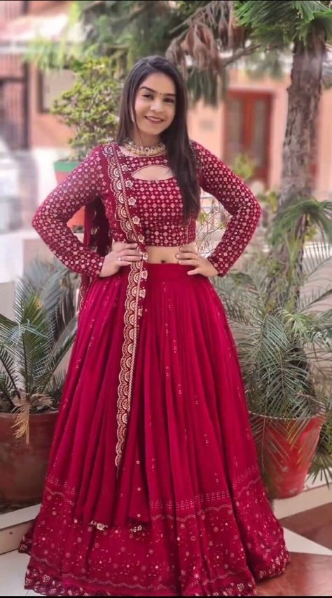 Disco Night Outfit, Red Lehenga Choli, Lehenga Crop Top, Pengantin India, Crop Top Lehenga, Simple Lehenga, Georgette Lehenga, Indian Lehenga Choli, Long Gown Design