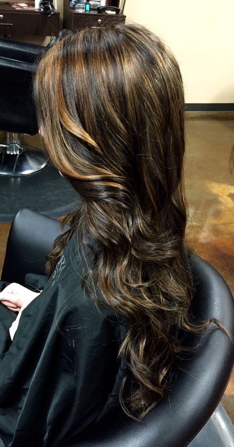 Dark brown with carmel highlights! Cameral Highlights On Dark Brown Hair, Black Hair With Gold Highlights, Gold Highlights On Black Hair, Chunky Caramel Highlights, Girl Updo, Diana Hair, Carmel Highlights, Blonde Streaks, Black Hair With Highlights