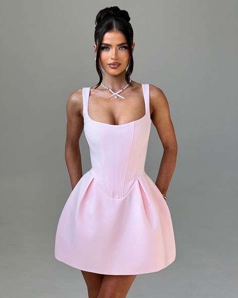 Fresh styles that deserve a spot in your wardrobe 😍 Shop the SOFIE, SADIE & JANIYAH Mini dresses now at Babyboofashion.com Pelo Color Vino, Homecoming Dresses Corset, White Dress Spring, Long Sleeve Homecoming Dresses, Dress For Party, Homecoming Dresses Long, Buy Dresses, Maxi Dress Sale, Bubble Skirt