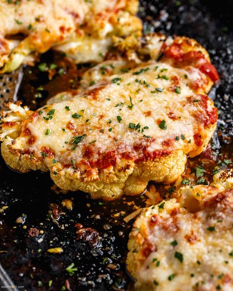 Roasted cauliflower parmesan - #cauliflower #parmesan #recipe #eatwell101 - A low carb, vegetarian dish with marinara sauce, mozzarella, and parmesan cheese to add a tasty vegetable to your dinner table. - #recipe by #eatwell101® Cauliflower Marinara Bake, Cauliflower Parm, Cauliflower Parmesan, Pasta Soup Recipes, Homemade Bolognese Sauce, Cauliflower Steaks Recipes, Roasted Cauliflower Steaks, Parmesan Cauliflower, Cauliflowers