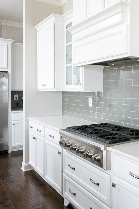 Sparkle White Quartz Countertop With Backsplash, Grey Subway Tile Kitchen, Gray Kitchen Backsplash, Gray Subway Tile Backsplash, White Subway Tile Kitchen, Kitchen Cabinets Grey And White, Vintage Kitchen Ideas, Backsplash Kitchen White Cabinets, Backsplash For White Cabinets