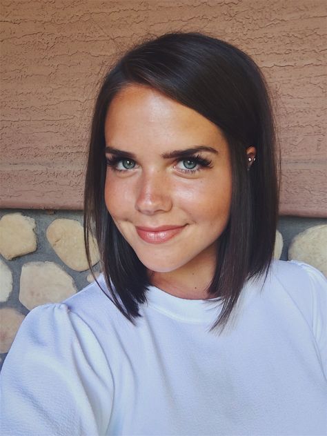 Brown Lob Haircut Straight, Brunette Lob Haircut Straight, Dark Brunette Balayage Hair Short Bob Haircuts, Dark Hair Shoulder Length Brunettes, Sleek Brunette Bob, Very Dark Brown Hair Short, Straight Collarbone Bob, Short Angular Bob, Straight A Line Bob