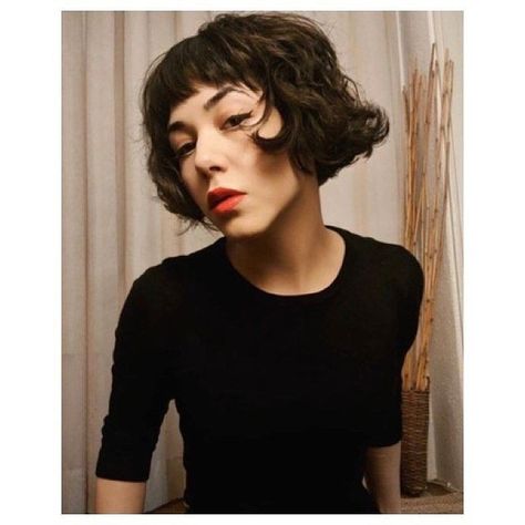 French Bobs, Micro Bangs, Line Bob Haircut, Bohemian Hair, Messy Bob Hairstyles, French Bob, Bob Hairstyles With Bangs, Short Curly Bob, Bohemian Hairstyles