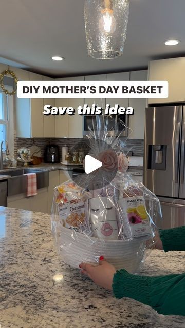 Reina G. Slim on Instagram: "DIY Tea Gift Basket 🌸 SAVE AND SHARE THIS IDEA  Below I will list what l included in the basket👇🏻  With Mother’s day right around the corner thought to put together this TEA-RIFIC basket. It was so fun to make. It can also be a great gift for birthdays, tea lovers, get well soon and tea parties.  In this basket I included: • Different varieties of tea (English breakfast, Camomile lavender and Lemon Echinacea) • Butter and chocolate covered cookies. • Honey Spoons • Tea Spoons • Set of mugs  Wrapped it with clear cellophane and added these faux flowers and voila 💁🏻‍♀️  You may also recreate a similar concept for coffee lovers. You can follow a theme or put together random things that can be the recipients favs. Questions are always welcomed in the comment s Tea Lovers Gift Basket, Tea Gift Basket, Tea English, Chocolate Covered Cookies, Diy Tea, Lavender And Lemon, Honey Spoons, Tea Gift Sets, Tea Diy