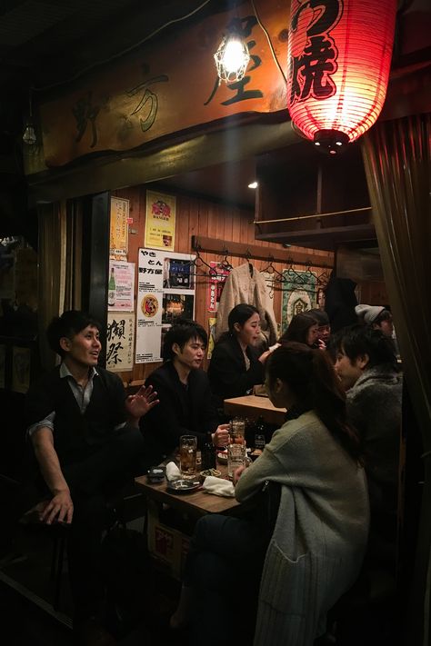 Young japanese people enjoying a drink at a cozy tiny bar in Golden Gai, Shibuya Tokyo. 🍻🇯🇵 #Shibuya #Tokyo #GoldenGai #TinyBar | Spring 2019, shot on #GooglePixel | Photo by Lily N. @leelee_love Tokyo Izakaya, Tokyo Bar, Golden Gai, Tokyo Shibuya, Shibuya Tokyo, Japanese People, A Drink, Restaurant Bar, Google Pixel